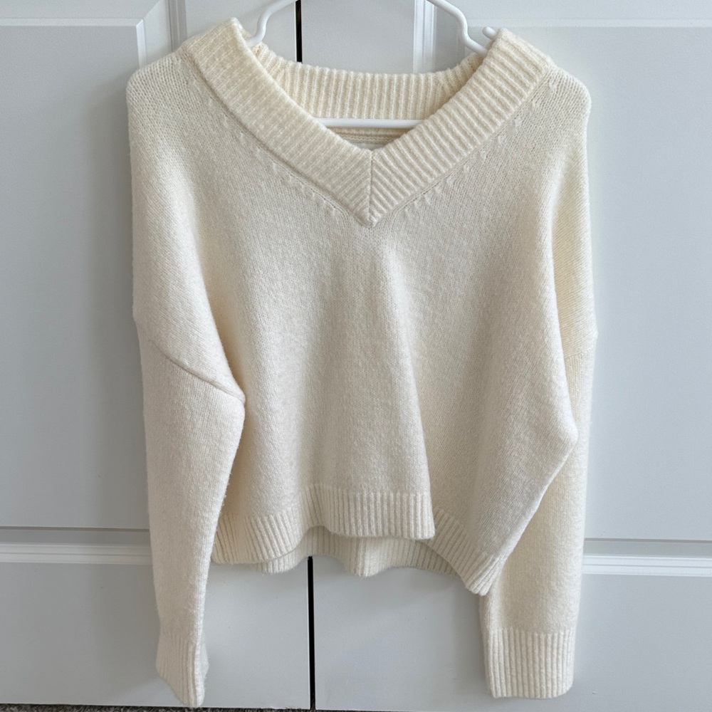 Abercrombie & Fitch Cream V-Neck Sweater